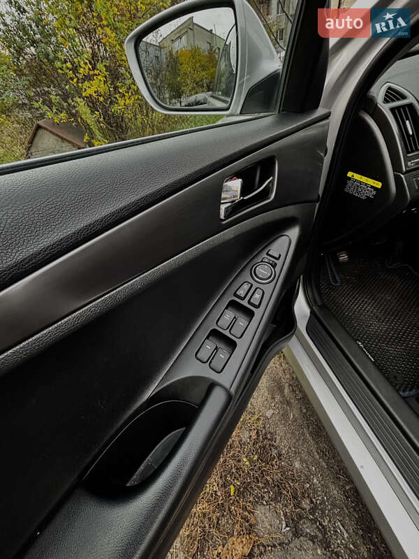 Седан Hyundai Sonata 2013 в Зорі