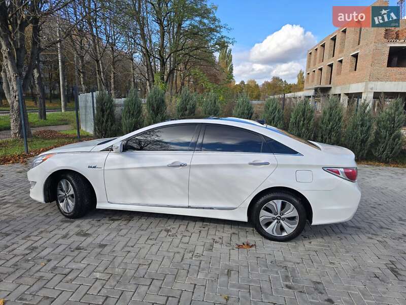 Седан Hyundai Sonata 2014 в Ровно