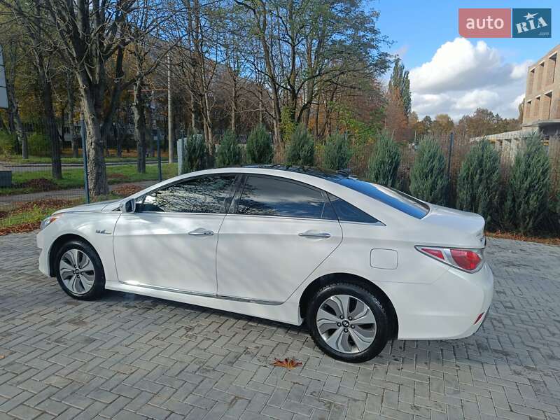 Седан Hyundai Sonata 2014 в Ровно