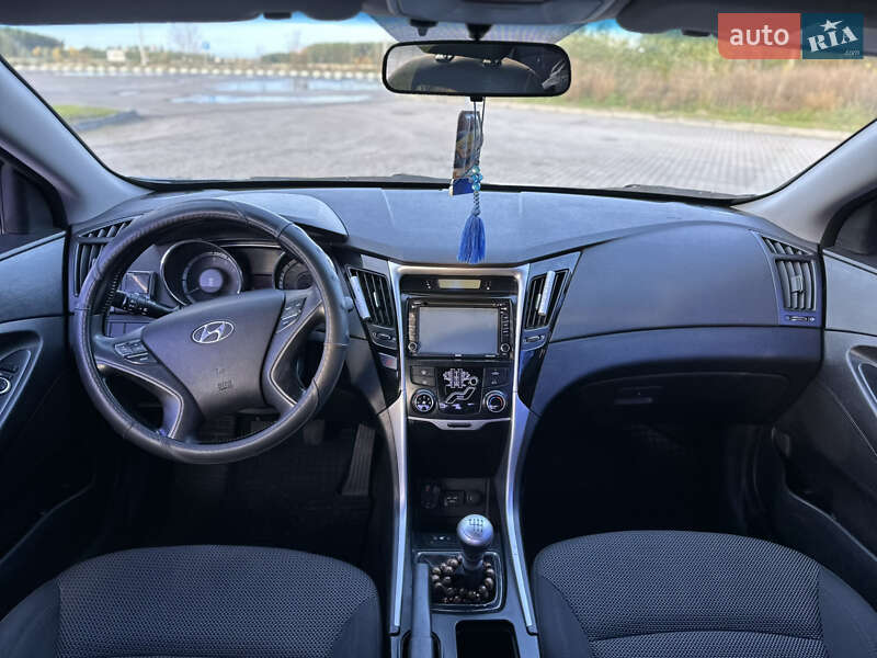 Седан Hyundai Sonata 2010 в Радивилове