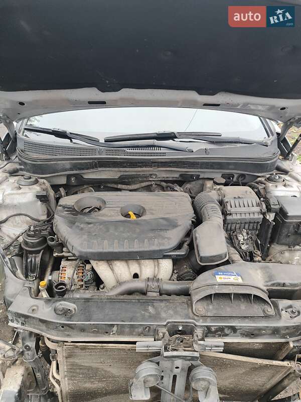 Седан Hyundai Sonata 2012 в Першотравенске