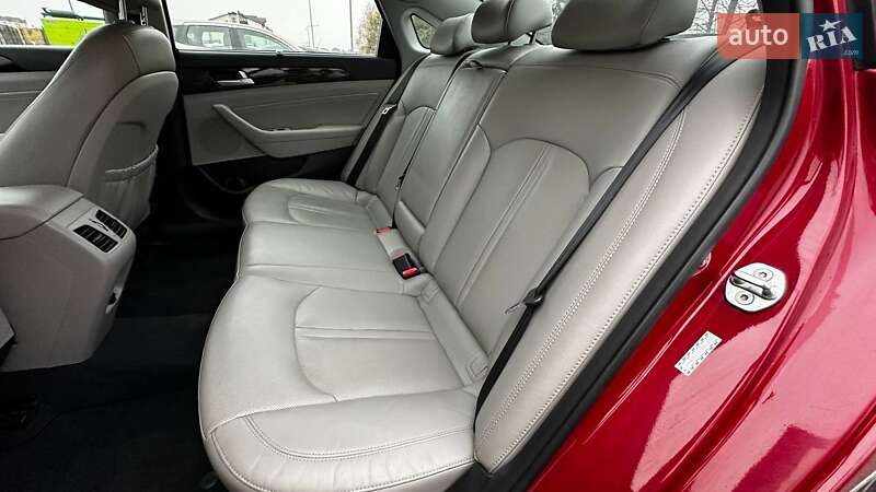 Седан Hyundai Sonata 2015 в Ровно