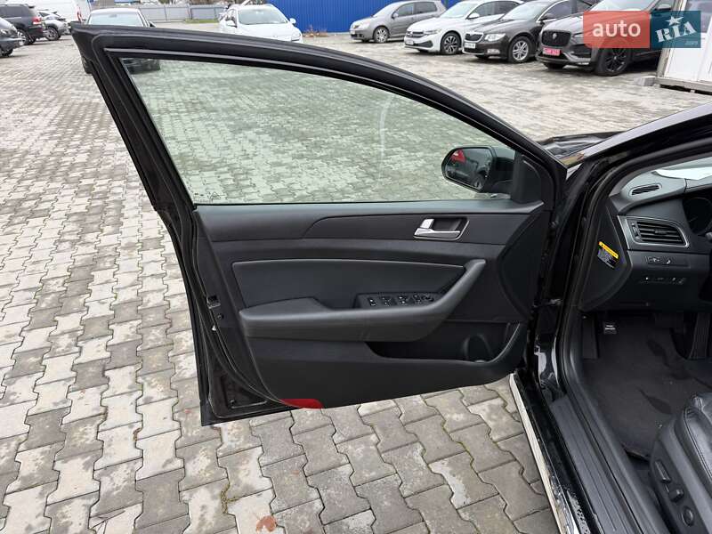 Седан Hyundai Sonata 2016 в Ужгороде