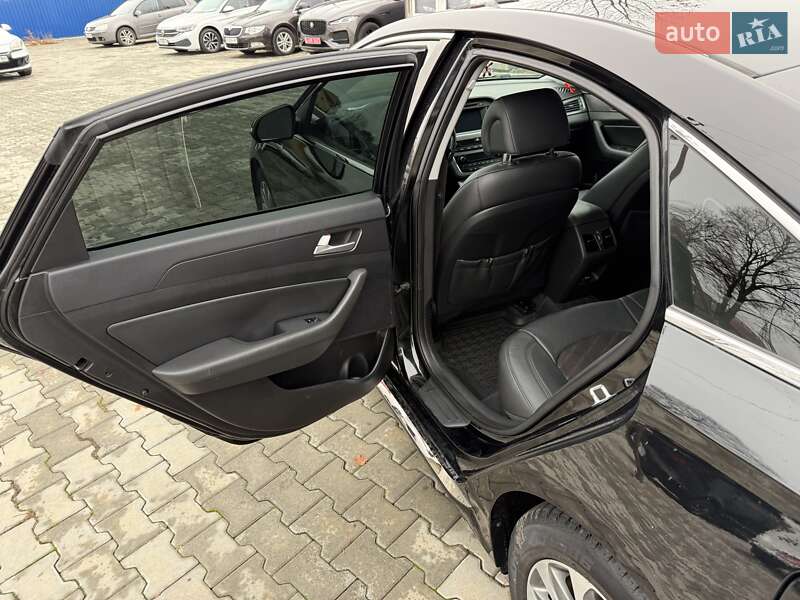 Седан Hyundai Sonata 2016 в Ужгороде