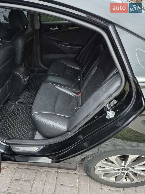 Седан Hyundai Sonata 2013 в Богуславе