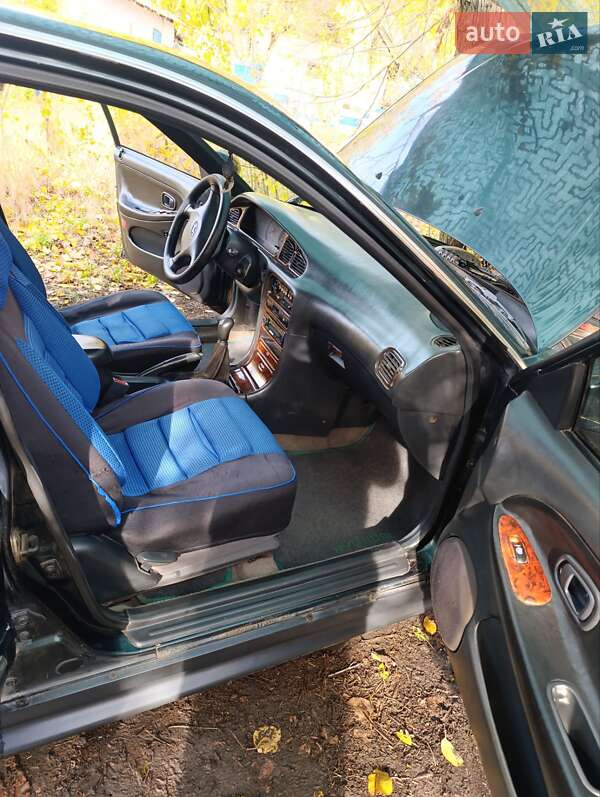 Седан Hyundai Sonata 1997 в Новониколаевке