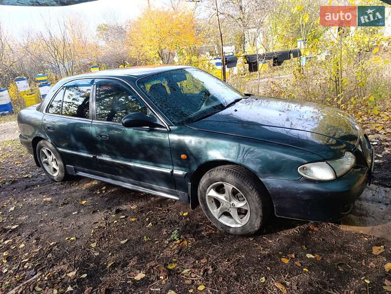 Седан Hyundai Sonata 1997 в Новониколаевке