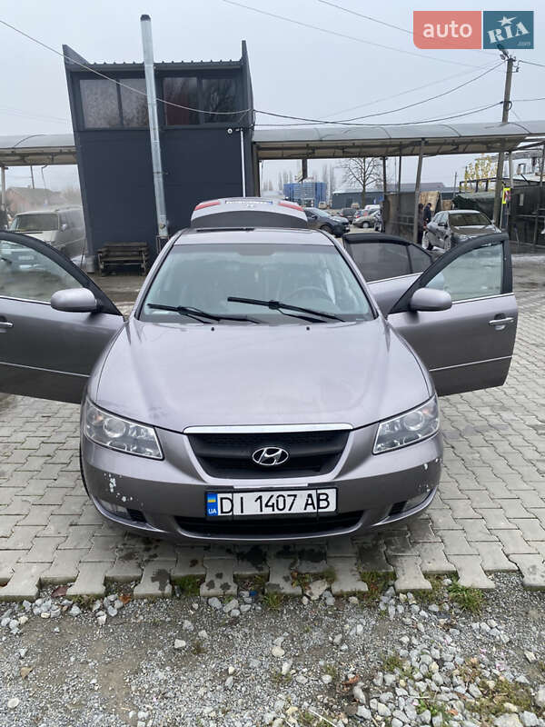 Седан Hyundai Sonata 2006 в Хотине