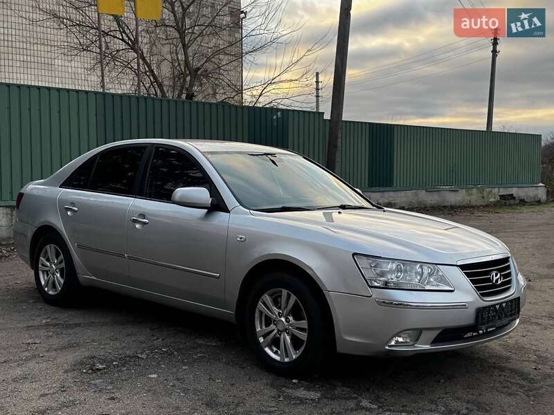 Седан Hyundai Sonata 2009 в Ахтырке