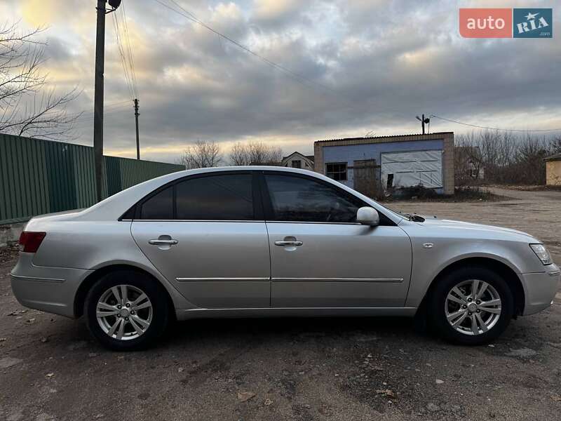 Седан Hyundai Sonata 2009 в Ахтырке