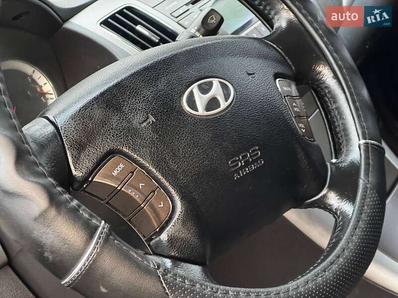 Седан Hyundai Sonata 2009 в Ахтырке
