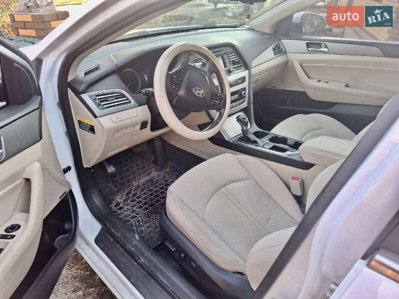 Седан Hyundai Sonata 2015 в Горишних Плавнях