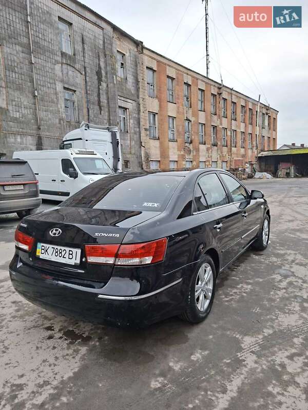 Седан Hyundai Sonata 2009 в Корце
