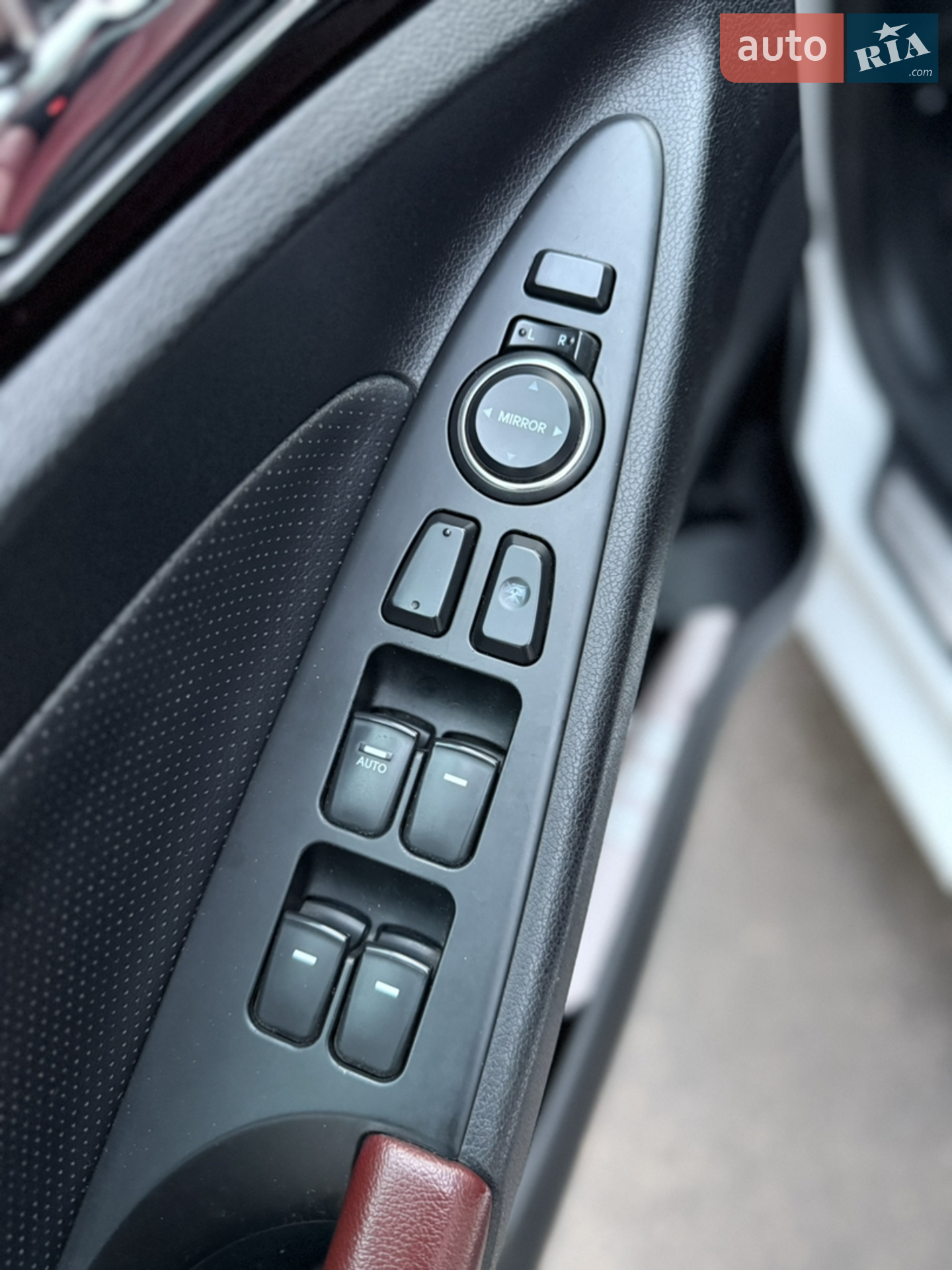 2011 Hyundai Sonata - мініатюра 29
