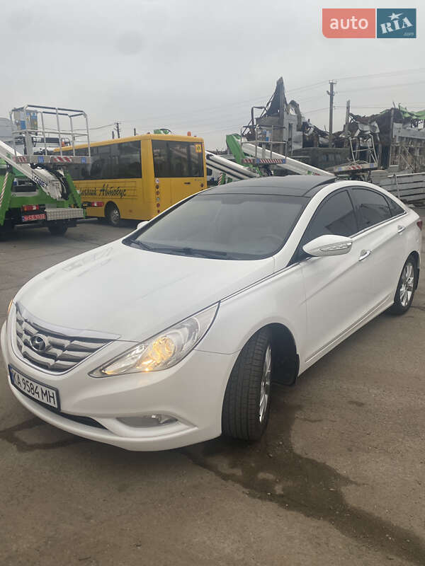 Hyundai Sonata 2011