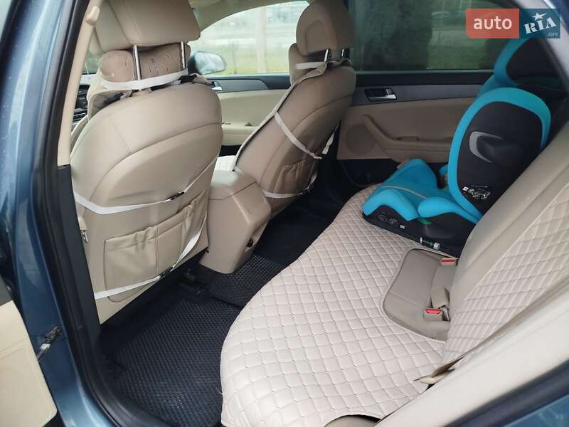 Седан Hyundai Sonata 2016 в Почаеве