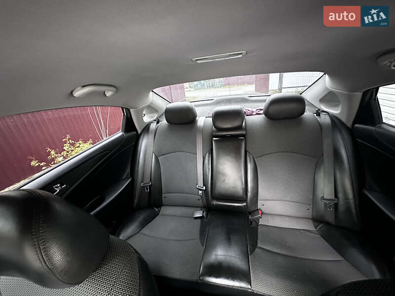 Седан Hyundai Sonata 2011 в Сторожинце