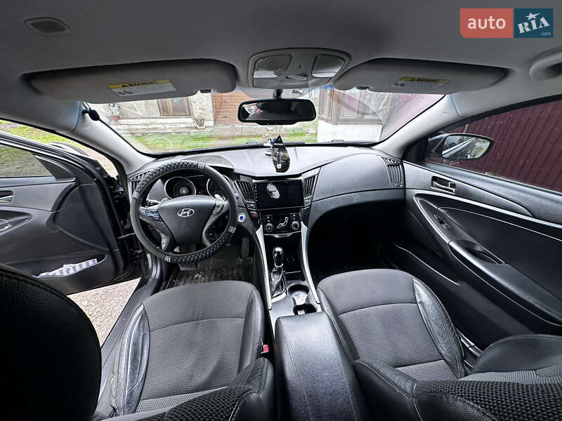 Седан Hyundai Sonata 2011 в Сторожинце