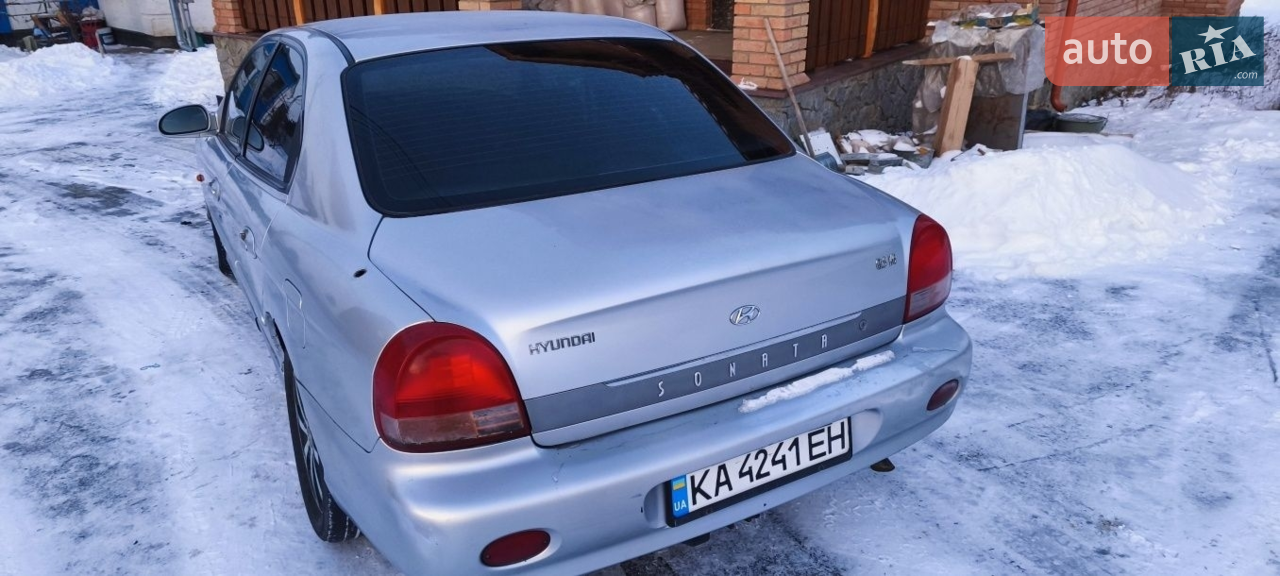 Хюндай Соната 2002 года на автомате, кожаный салон,регулировка руля по высоте, двигатель коробка работает отлично,заводится в любой мороз,новый аккумулятор месяц,печка греет,ходовка в нормальном состоянии, машина переоформляется,цена гнилого сенса,ну это не сенс и Ланос класс машины выше.в помощи продажи не нуждаюсь,с перекупами не сотрудничаю, машина ждёт реального покупателя,торг присутствует.на машине стоят титановые диски цена долларов 200