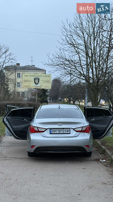 Седан Hyundai Sonata 2013 в Коростене