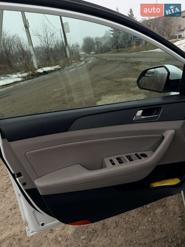 Седан Hyundai Sonata 2016 в Черновцах