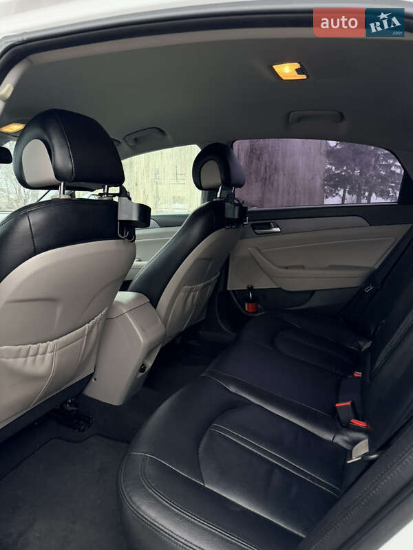 Седан Hyundai Sonata 2016 в Черновцах