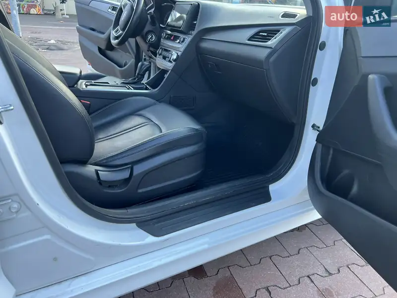Hyundai Sonata 2017 VIN KMHE341DBJA410646 фото оголошення 13 з 57