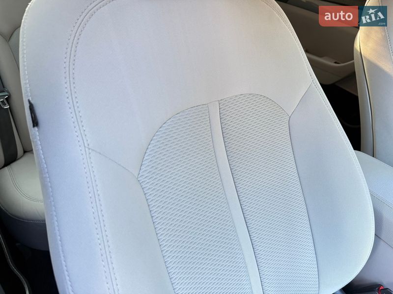 Седан Hyundai Sonata 2016 в Ровно