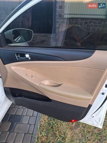 Седан Hyundai Sonata 2012 в Коростышеве