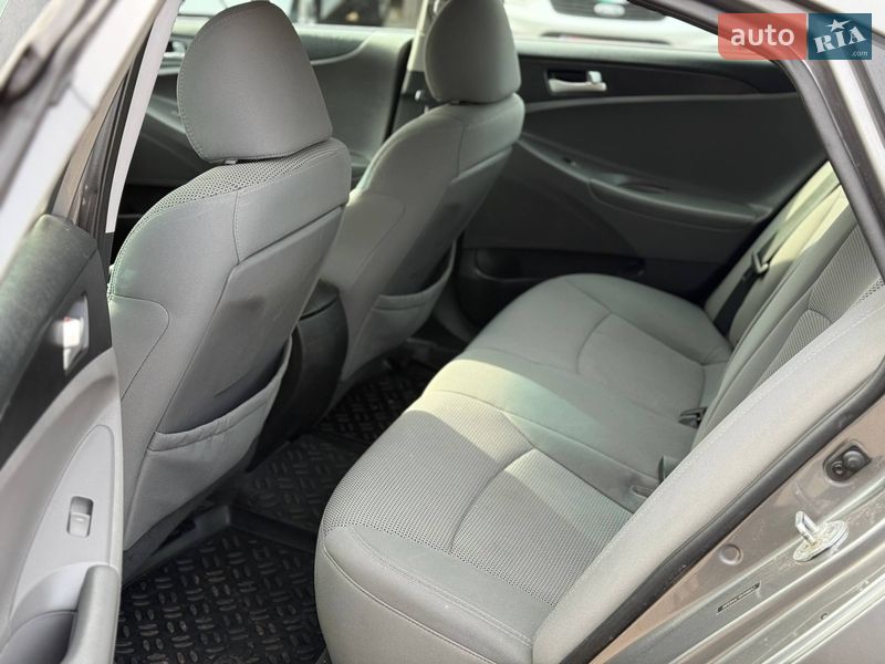 Седан Hyundai Sonata 2012 в Кривом Роге