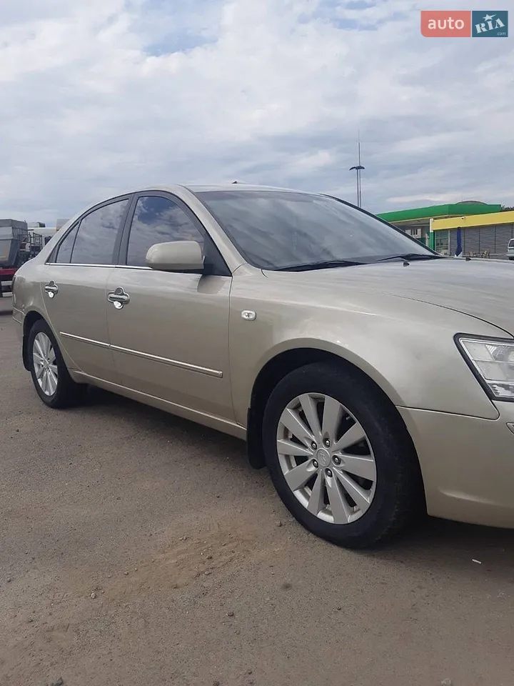 2010 Hyundai Sonata - мініатюра 16
