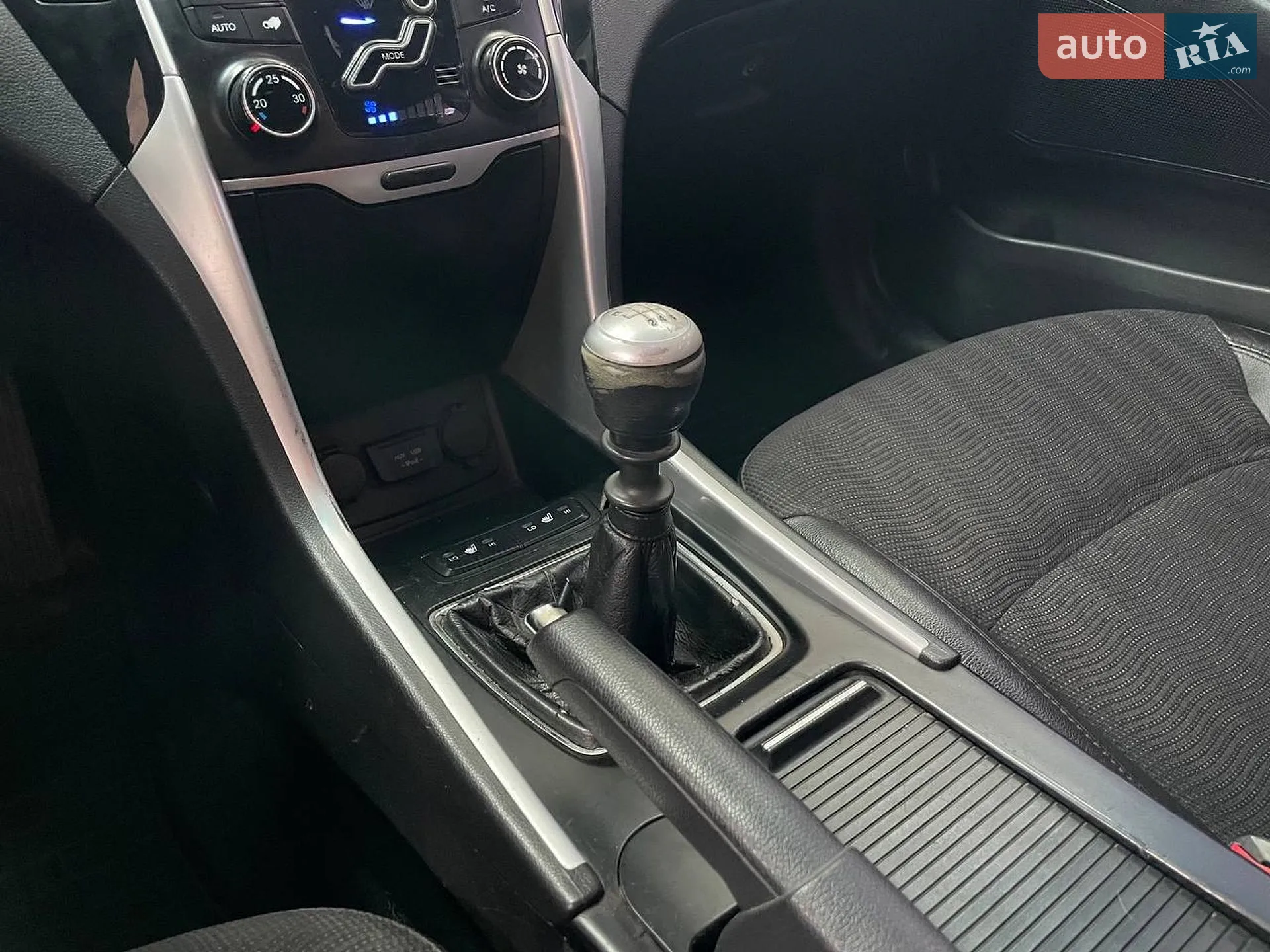 2010 Hyundai Sonata - мініатюра 24