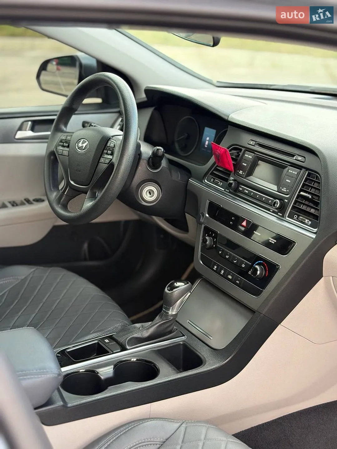2016 Hyundai Sonata - мініатюра 32