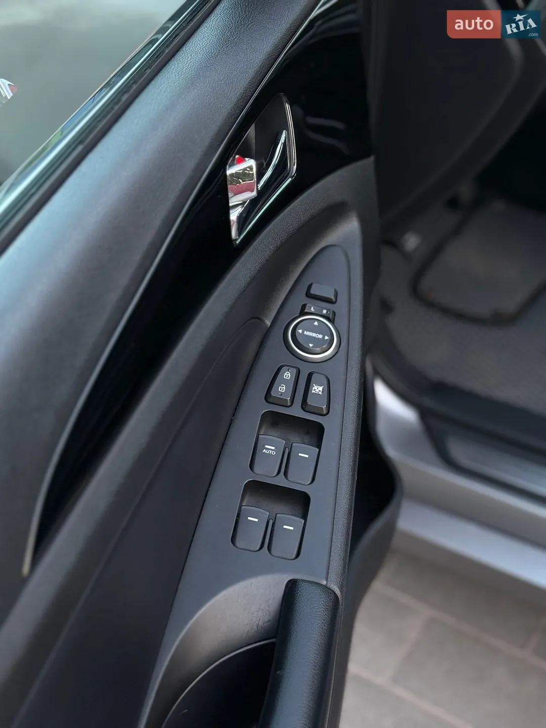 2012 Hyundai Sonata - мініатюра 12