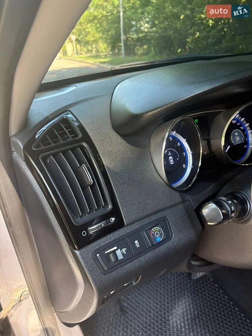 2010 Hyundai Sonata - мініатюра 31