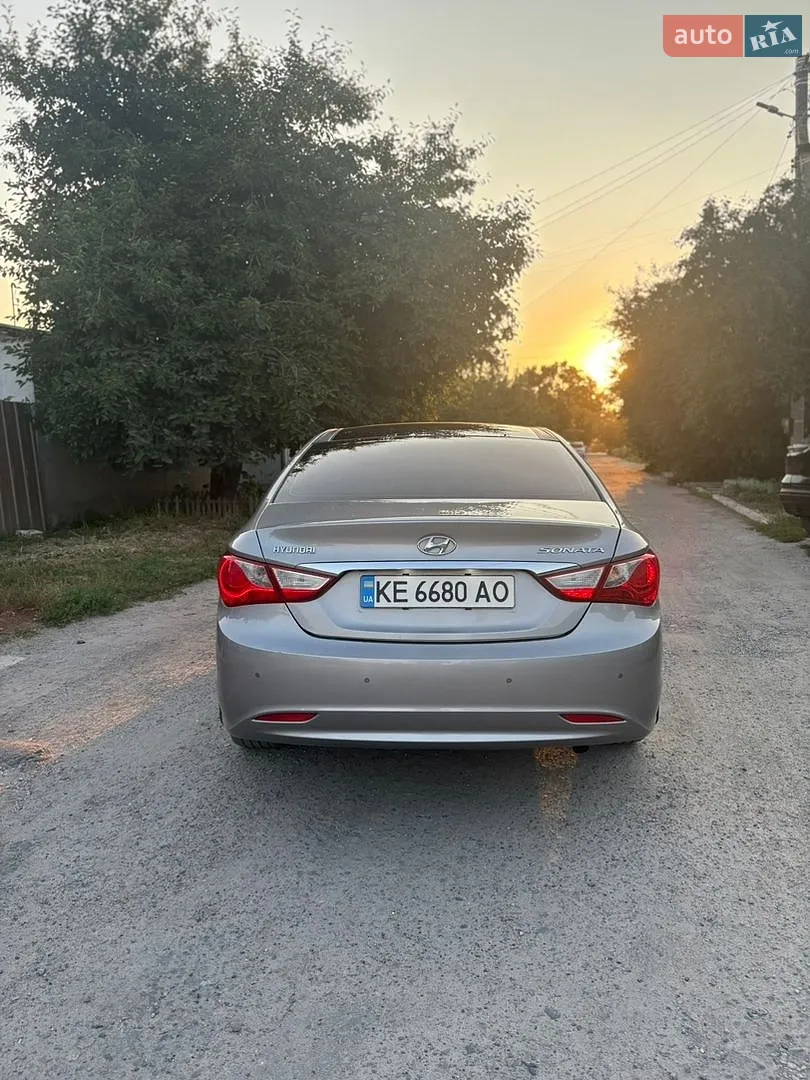 2010 Hyundai Sonata - мініатюра 12