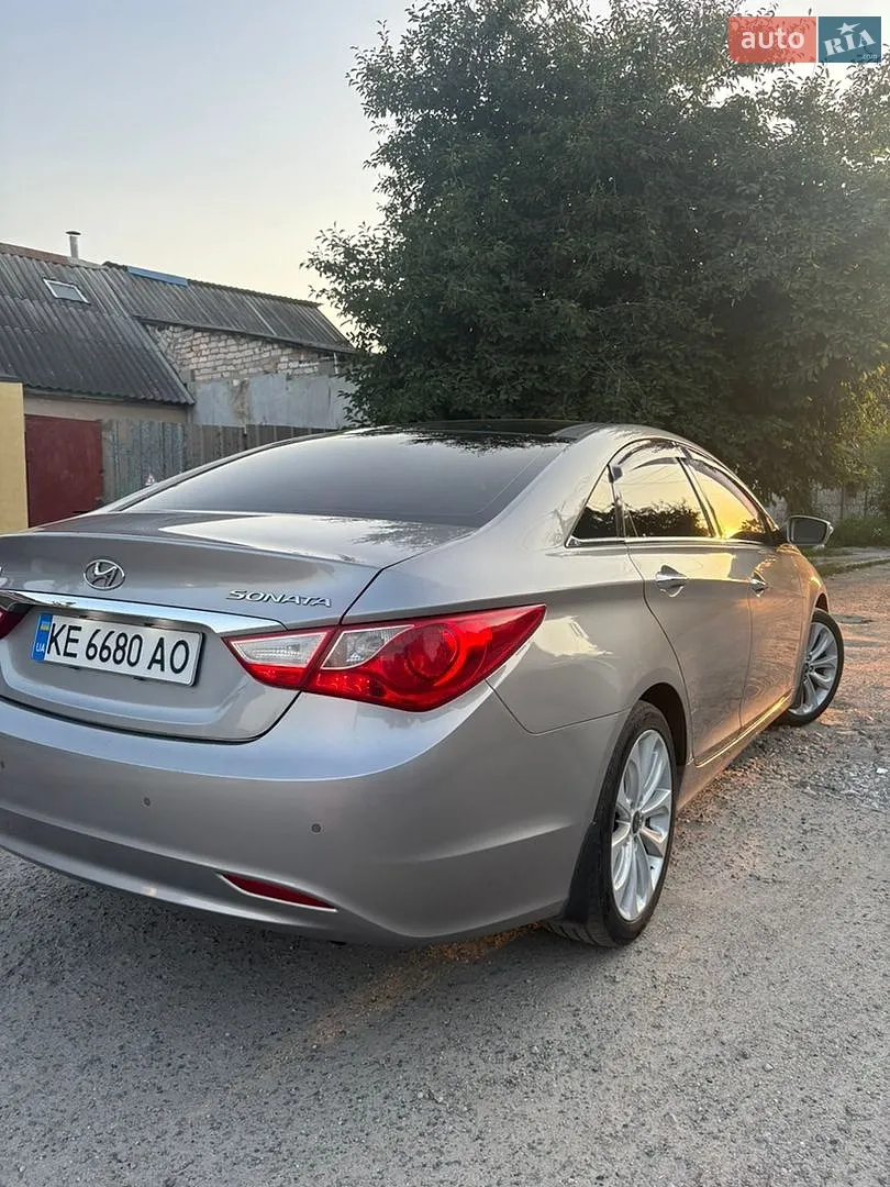 2010 Hyundai Sonata - мініатюра 11