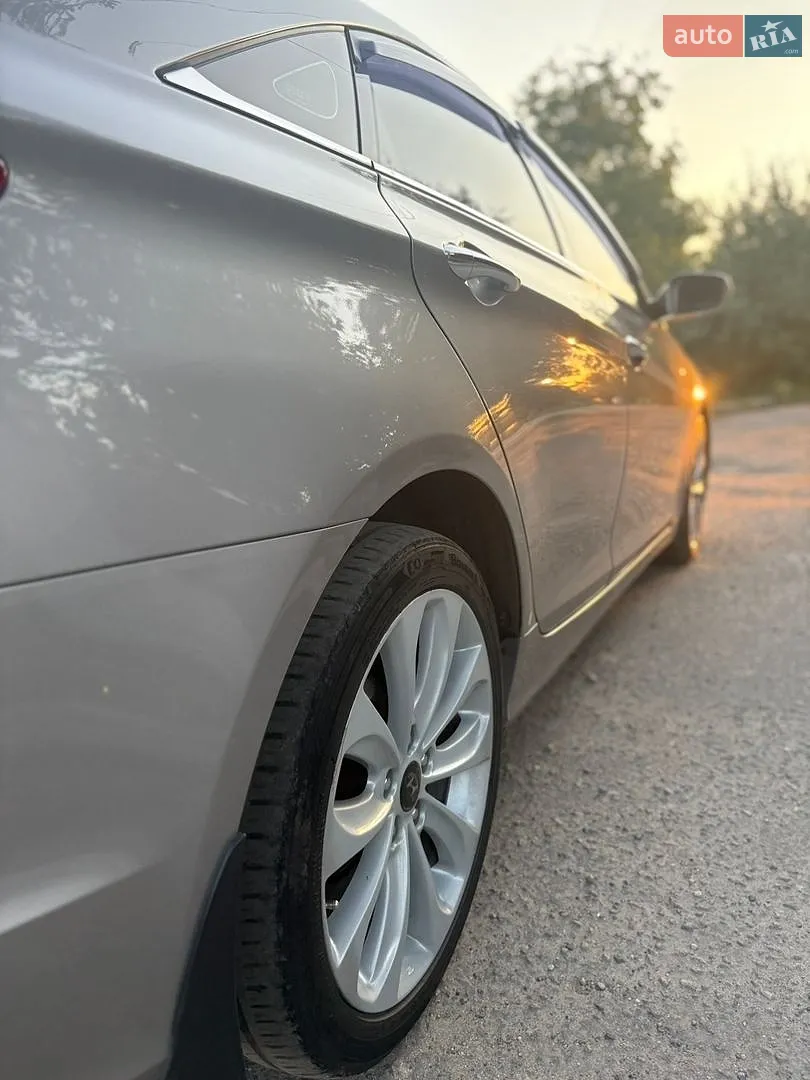 2010 Hyundai Sonata - мініатюра 16