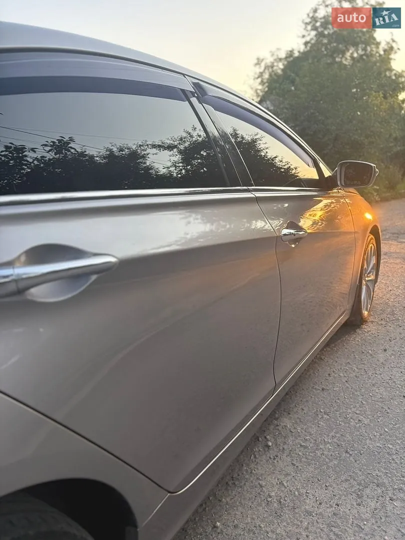 2010 Hyundai Sonata - мініатюра 9