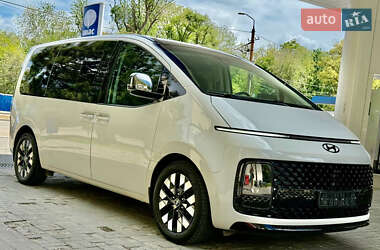 Минивэн Hyundai Staria 2021 в 