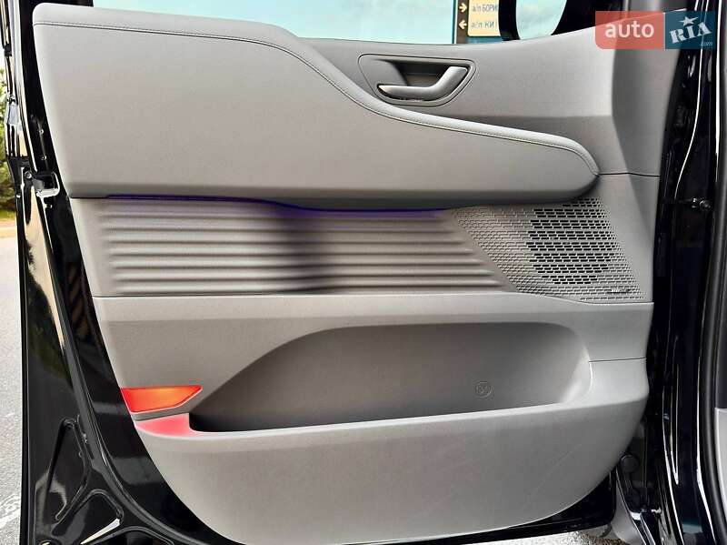 Минивэн Hyundai Staria 2025 в Киеве