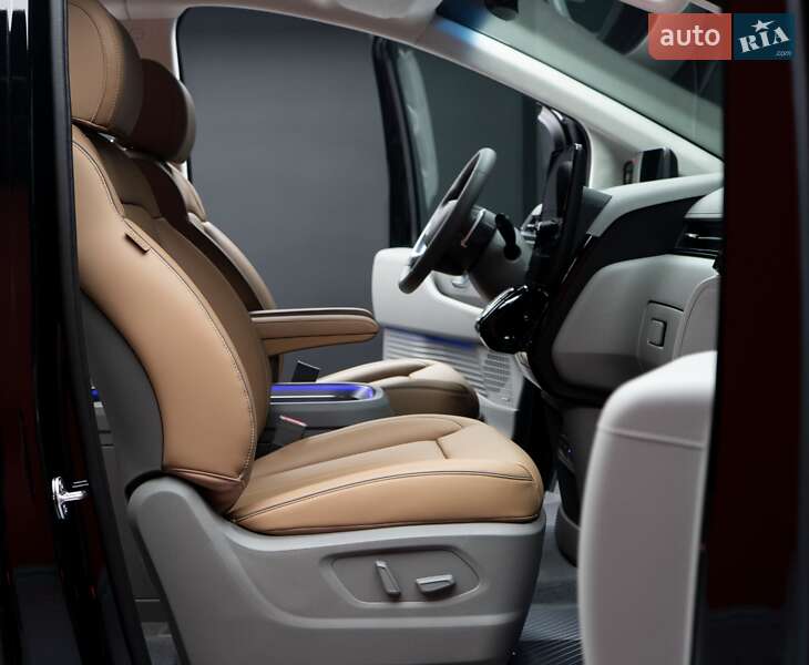 Минивэн Hyundai Staria 2025 в Киеве