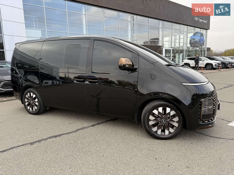 Мінівен Hyundai Staria 2022 в Києві