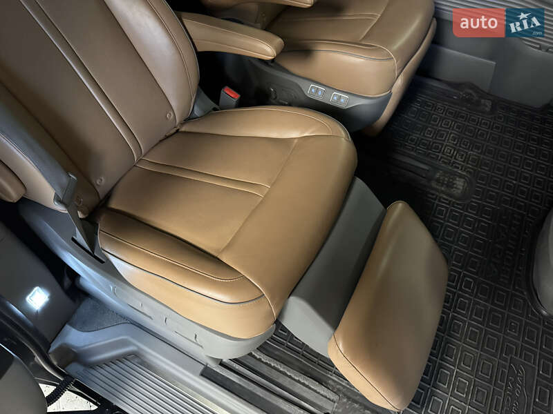 Минивэн Hyundai Staria 2022 в Киеве