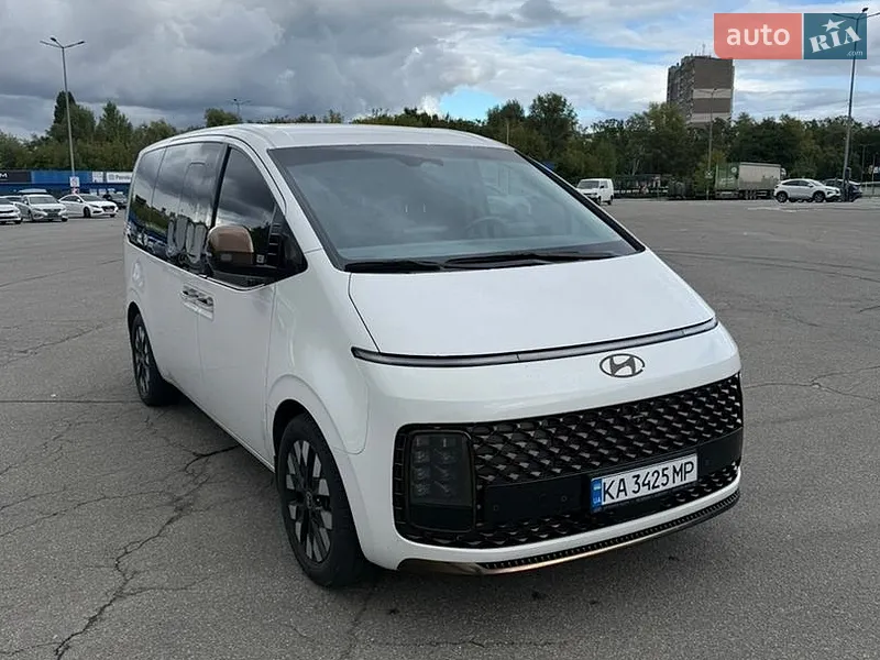 Hyundai Staria