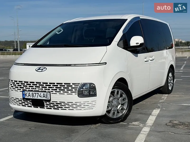 Hyundai Staria