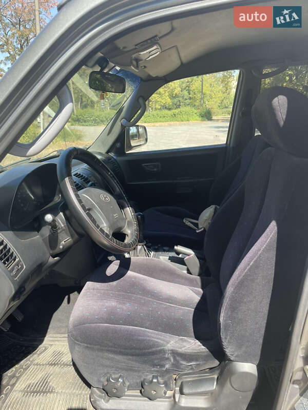 Внедорожник / Кроссовер Hyundai Terracan 2003 в Кривом Роге