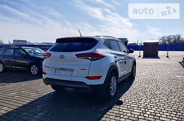 Позашляховик / Кросовер Hyundai Tucson 2015 в 