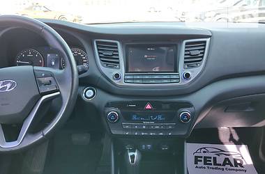 Позашляховик / Кросовер Hyundai Tucson 2015 в 