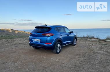 Позашляховик / Кросовер Hyundai Tucson 2015 в 